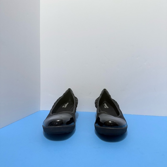 Easy Spirit Black Women's Flats - Picture 12 of 14